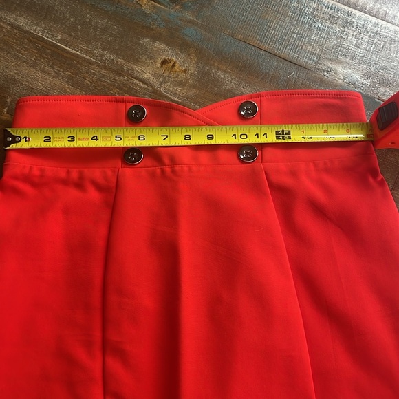 New York and Company, red pencil skirt with black buttons. Size 8 - Picture 5 of 5